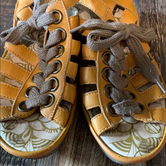 Sandals - Picture 5 of 6